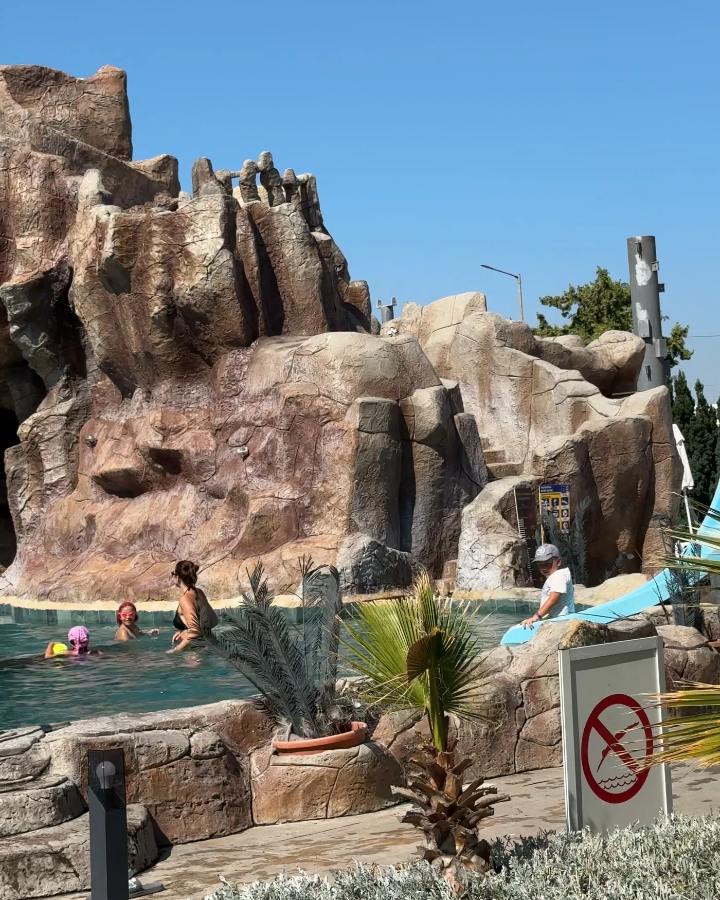 Rock formations and water channels in the Kotva aquapark